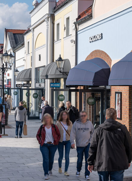 centre commercial extérieur