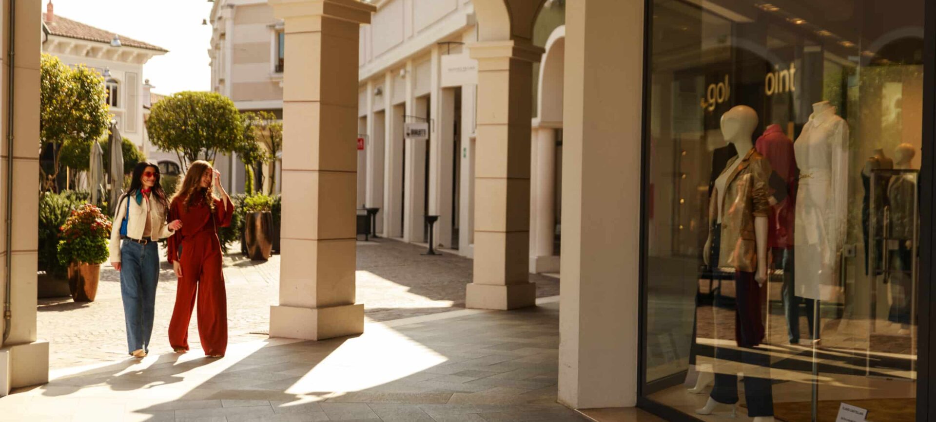Montova outlet shopping