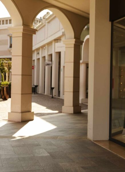 Montova outlet shopping